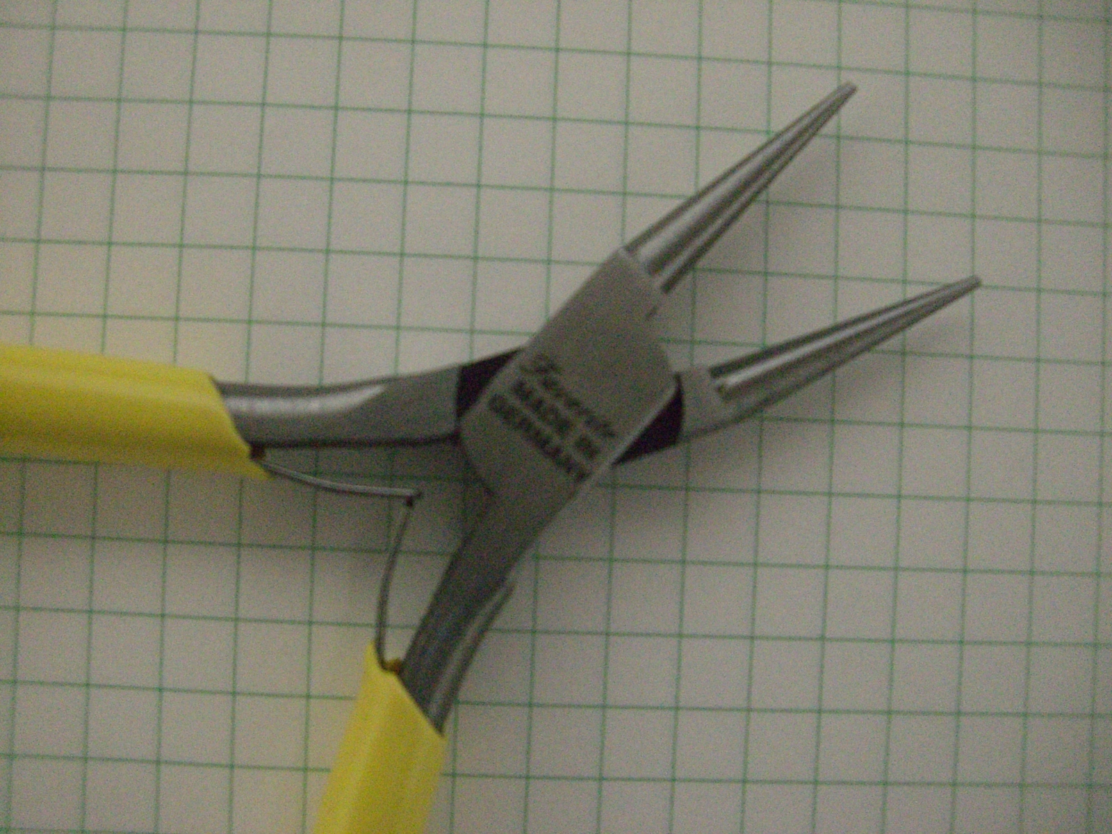 FavoriteUSA MINIATURE ROUND NOSE PLIER SMOOTH JAWS 4-1/2″ BOX JOINT MADE GERMANY