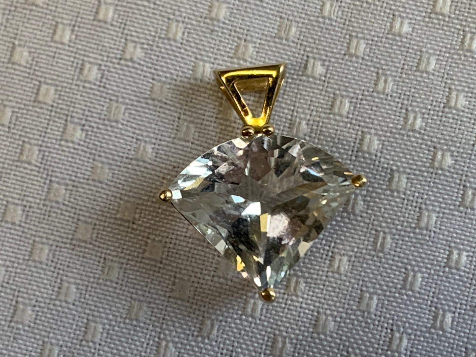 14K Yellow Gold Pendant 3.17g Fine Jewelry Clear Trilliant Stone Charm *READ*