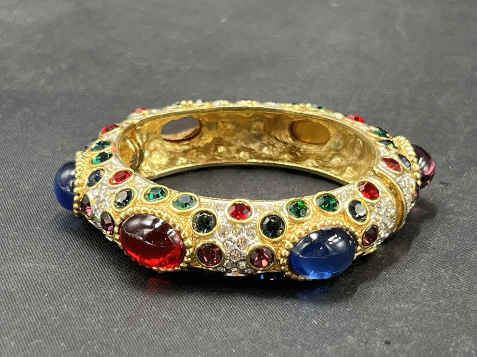 Vtg Sphinx Signed Multi Color Cabochon Etc Hinged Bangle Bracelet 5/8” Wide