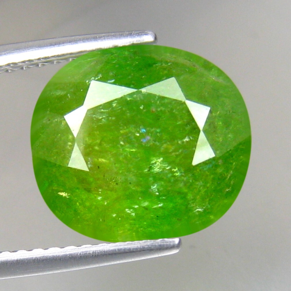 5.43 Ct AMAZING OVAL 11.52×10.33MM 100% NATURAL ANDRADITE GREEN GARNET