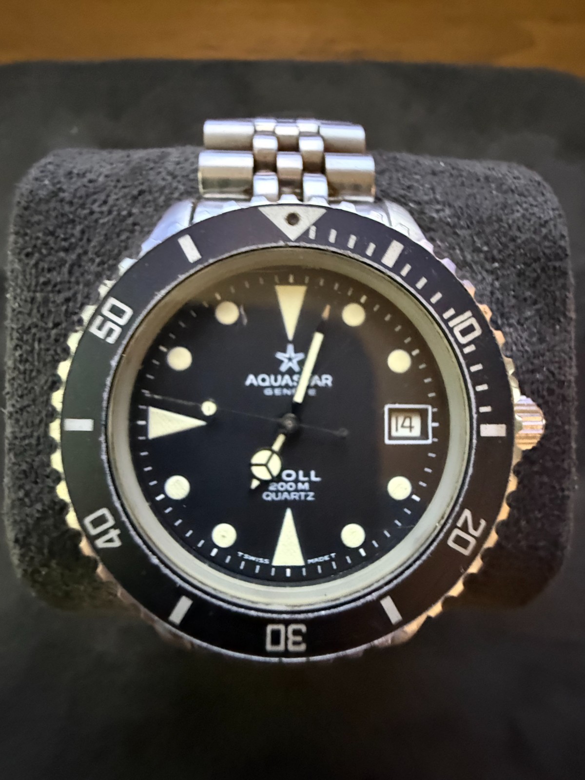 Vintage Aquastar Atoll 200 M Diving Quartz Watch