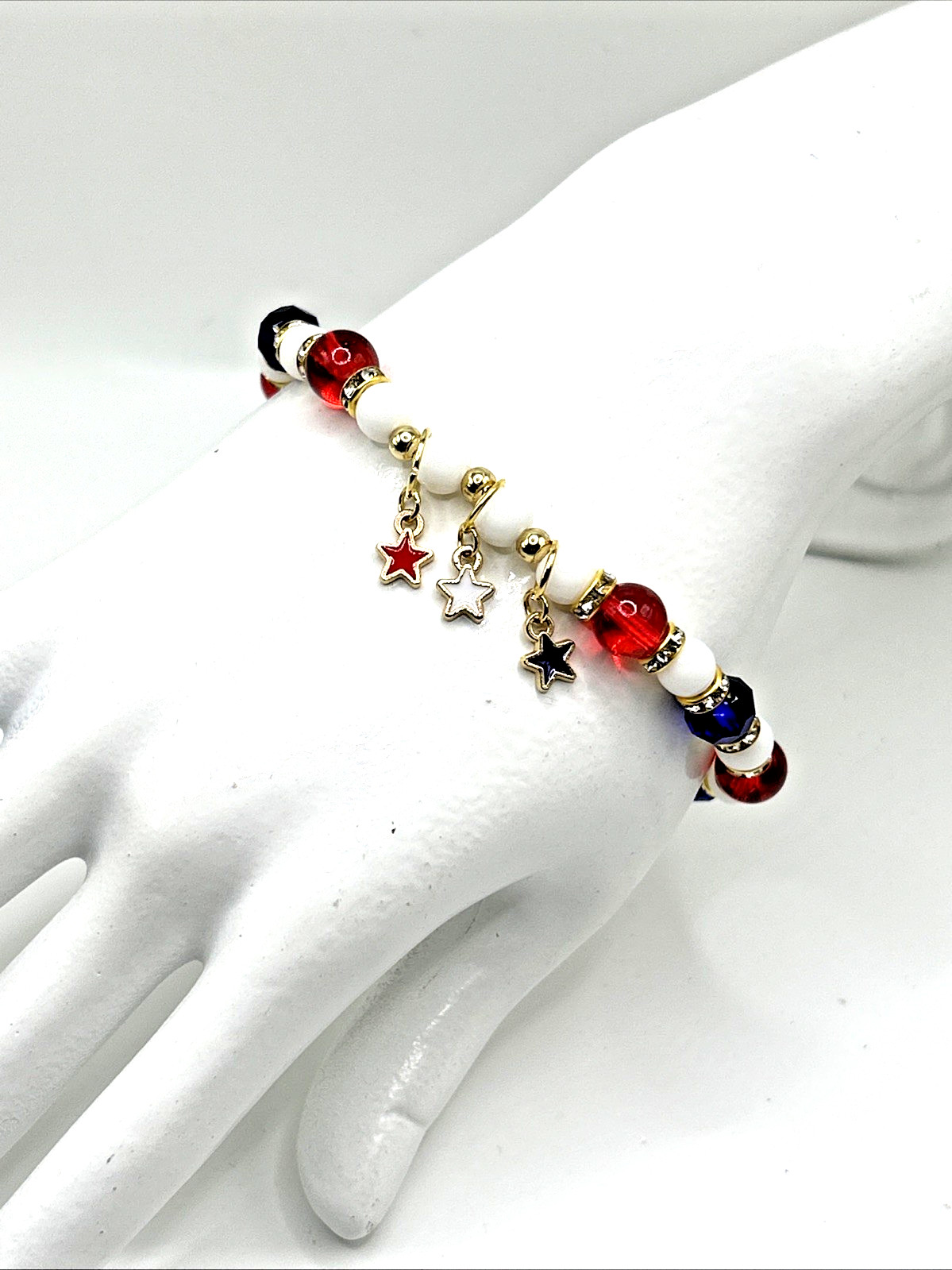 USA Patriotic Red/White/Blue Glass w Star Charms STRETCH Bracelet 7.5″ (Medium)