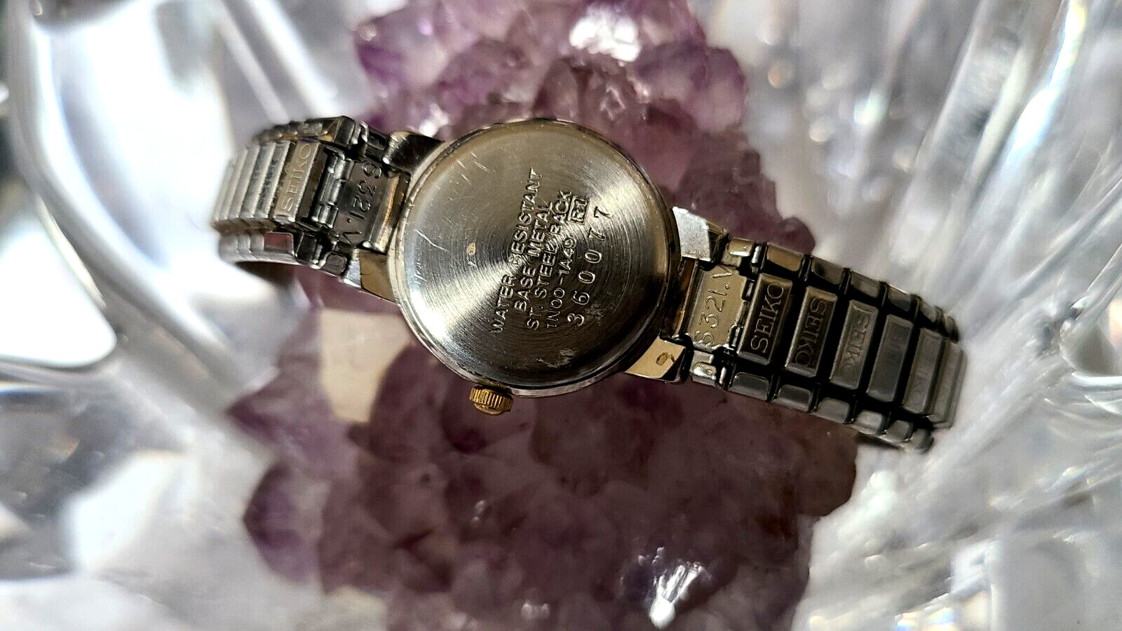Vintage SEIKO Ladies Two Tone Round Watch Expandable Band