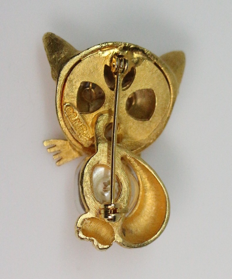 R. Mandle Signed Vintage CAT With Pearl Eyes Brooch Pin