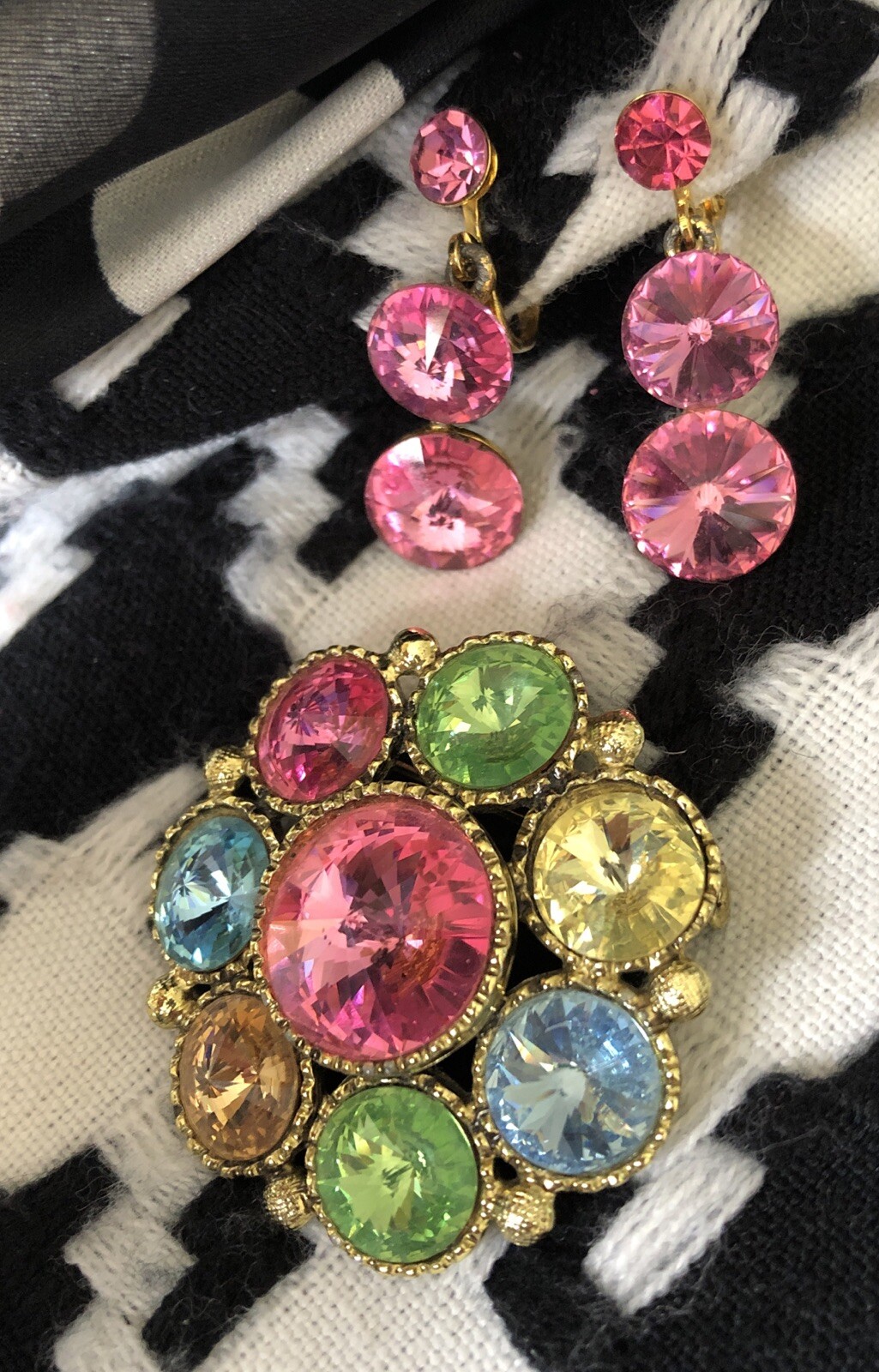 Extravagant Pink Vintage Jewelry Set