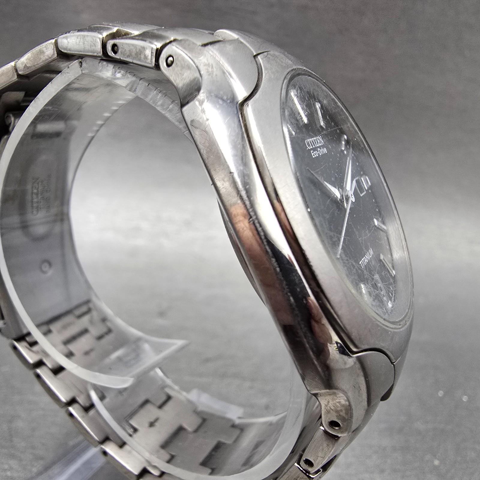 Citizen Eco-Drive Watch Men 38mm Black Dial Titanium Date E111-S049610 Runs EWR