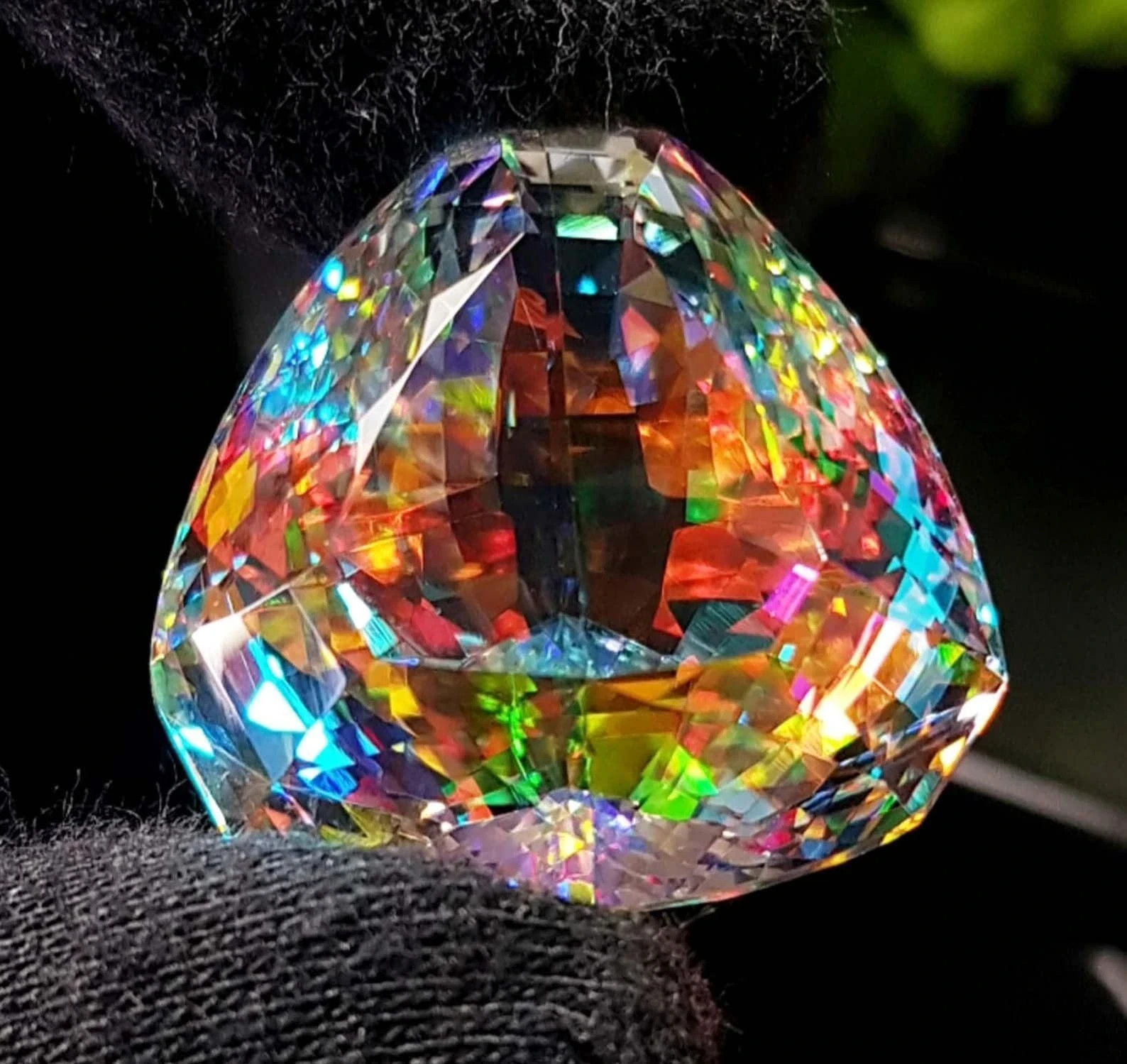 New 100.01 Ct Gemstone Trillion Cut Natural Rainbow Mystic Topaz AAA Certified