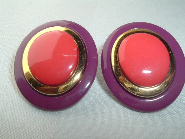 PURPLE & RED BUTTON PIERCED EARRINGS GOLD TONE