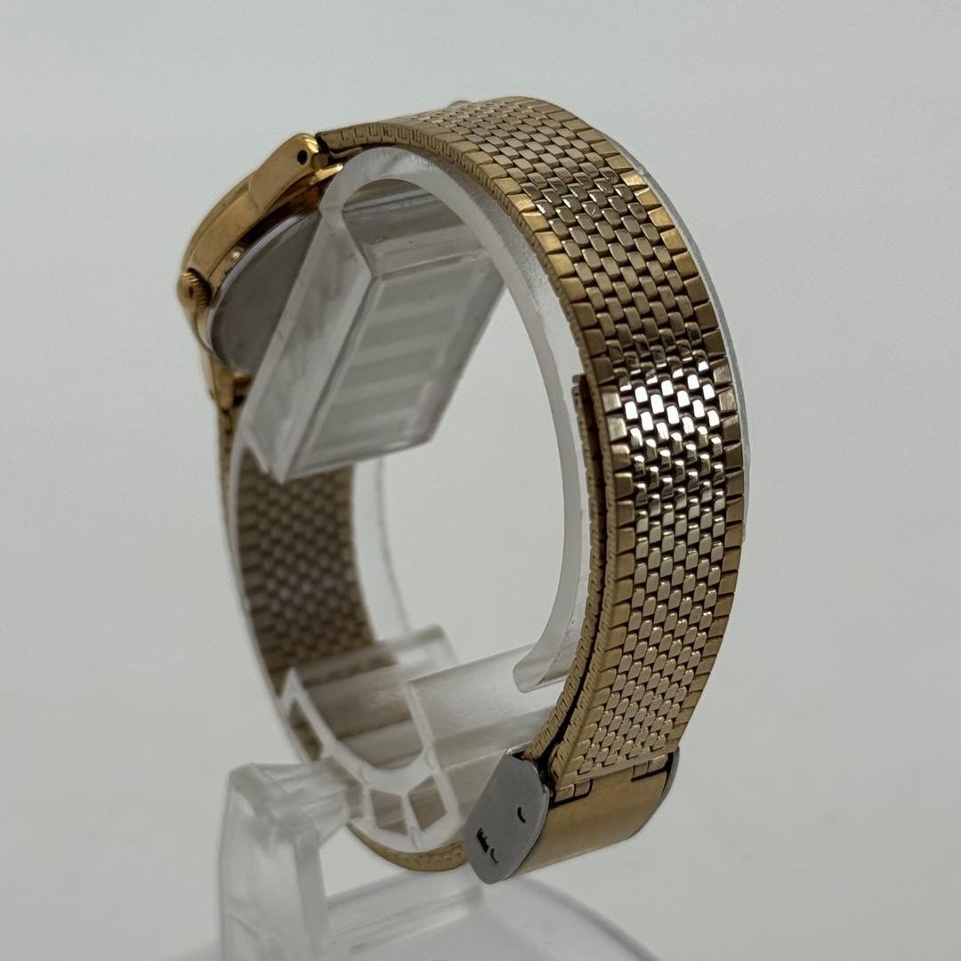 SEIKO new battery wristwatch working item V701 1930 bracelet