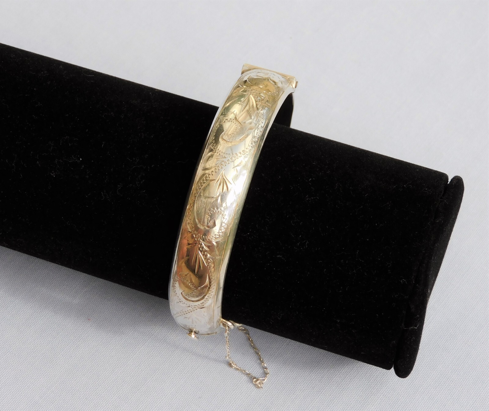 CPS BIRMINGHAM 1966 HALF ENGRAVED SOLID STERLING SILVER HINGED FLORAL BANGLE