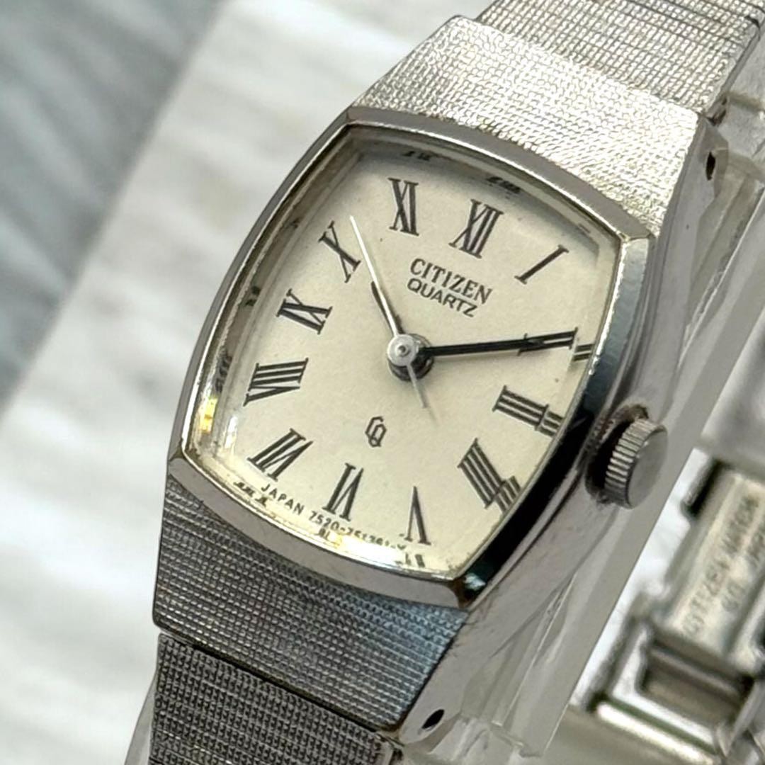 Excellent condition working item CITIZEN quartz new battery silver square bracel
