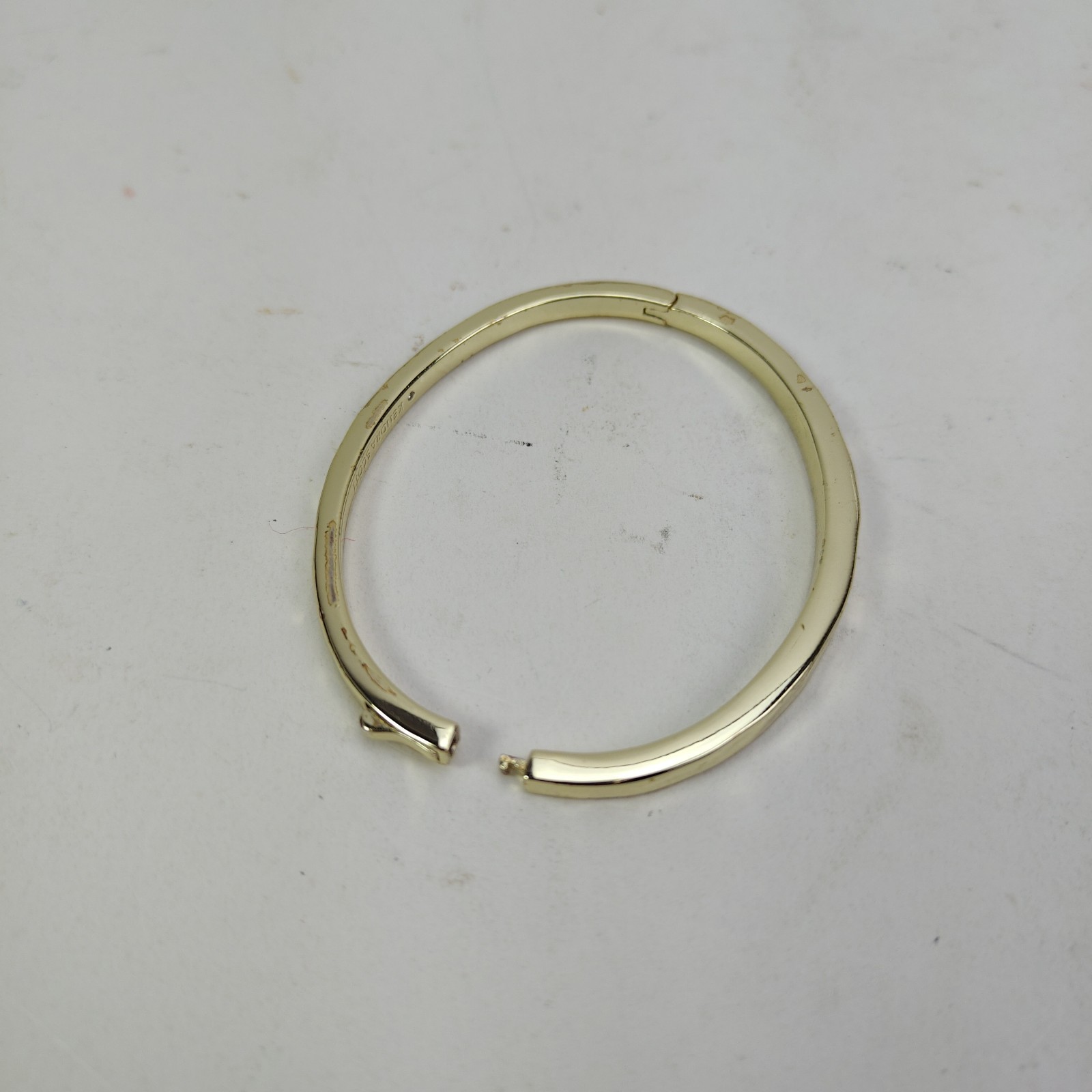KENDRA SCOTT Zorte Gold Tone Bracelet Hammered Hinged Bangle S/M 16cm 6.25″