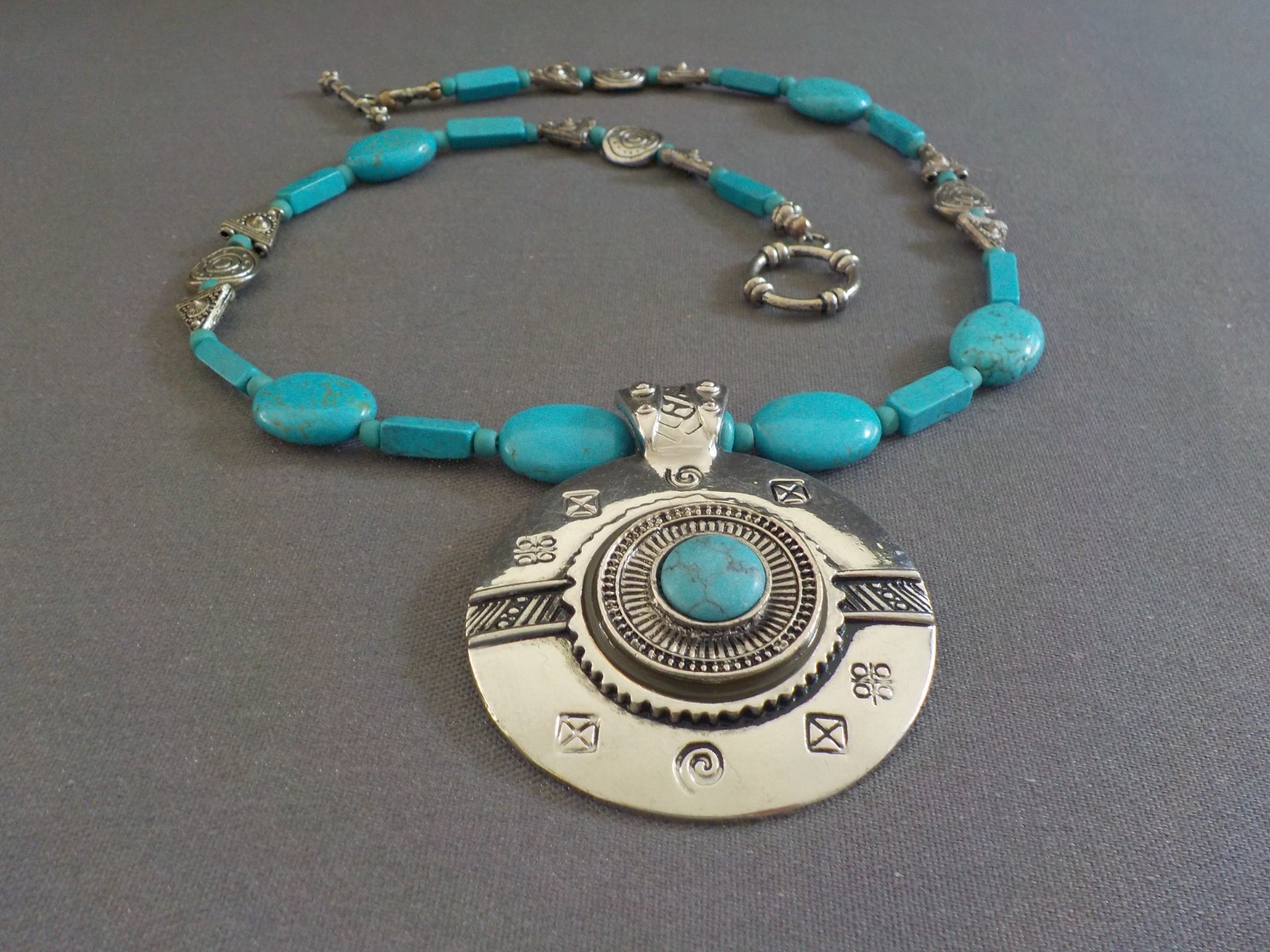 Faux Turquoise Pendant Necklace Round Silver Tone Metal 20″ Long Oval Dyed Stone