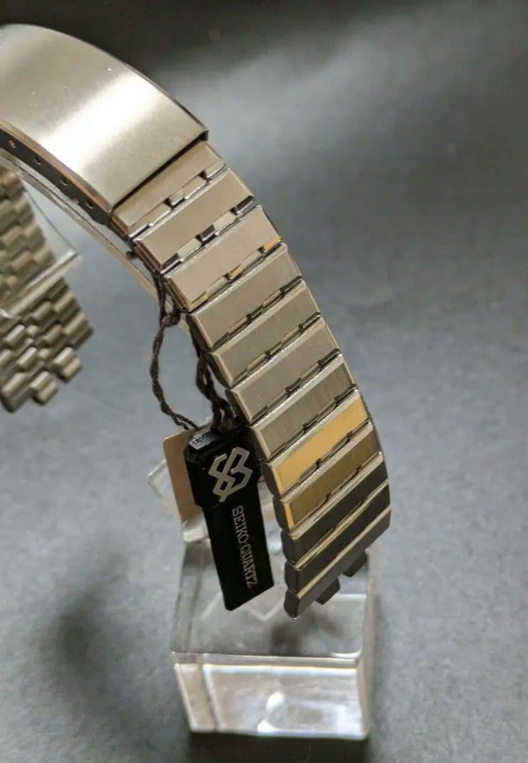 SEIKO stainless steel simple metal band with tag.