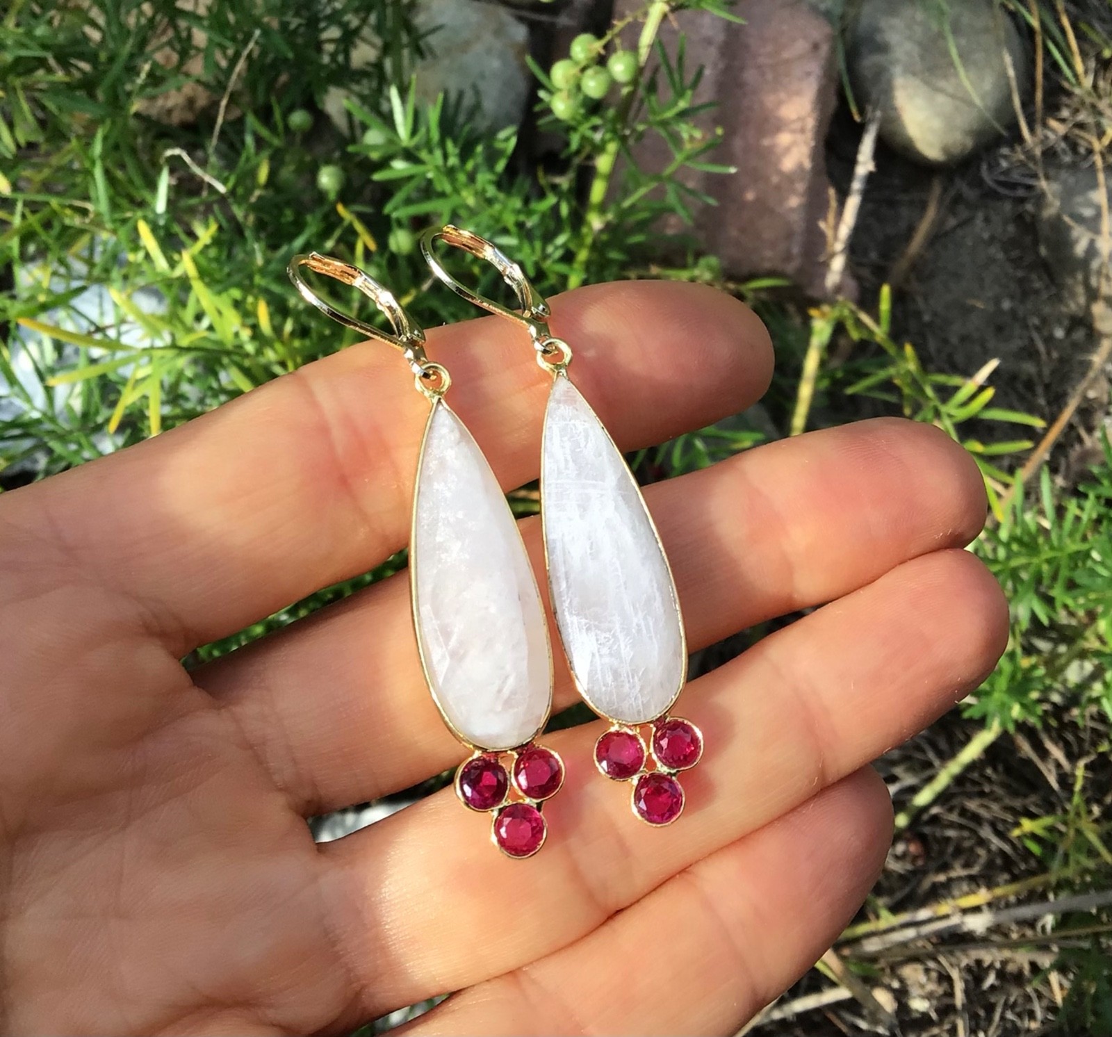 $270 MOONSTONE SUNDANCE CHARM ARTISAN JEWELRY EARRINGS