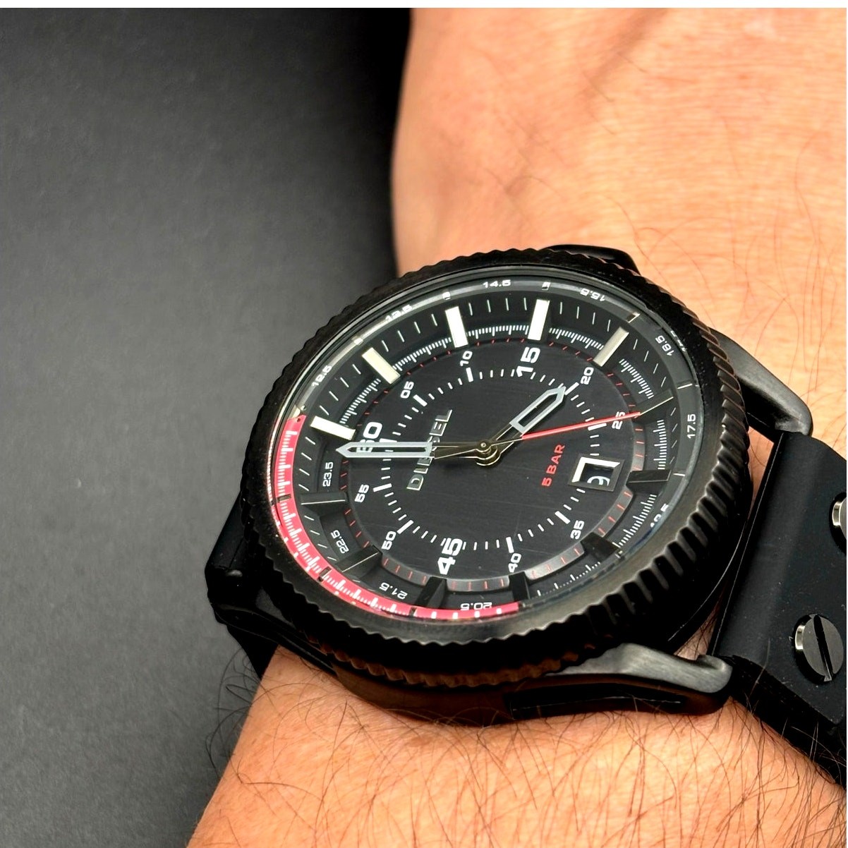 Diesel DZ1760 Rollcage Men’s Quartz Watch Black Dial Silicone Strap 46mm NIBWT