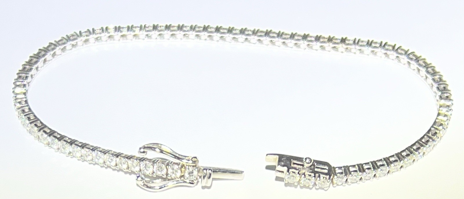 Gorgeous NEW 3 carat Natural Diamond Tennis Bracelet set in 18kt white gold