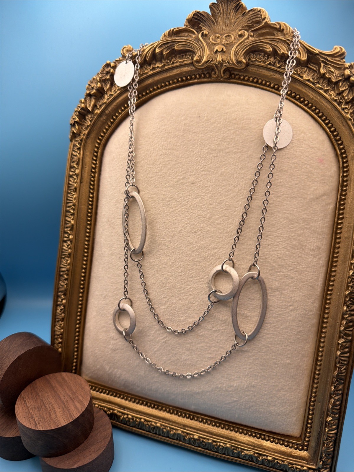1046. American Eagle Station Necklace Silvertone Oval, Discs, Circles