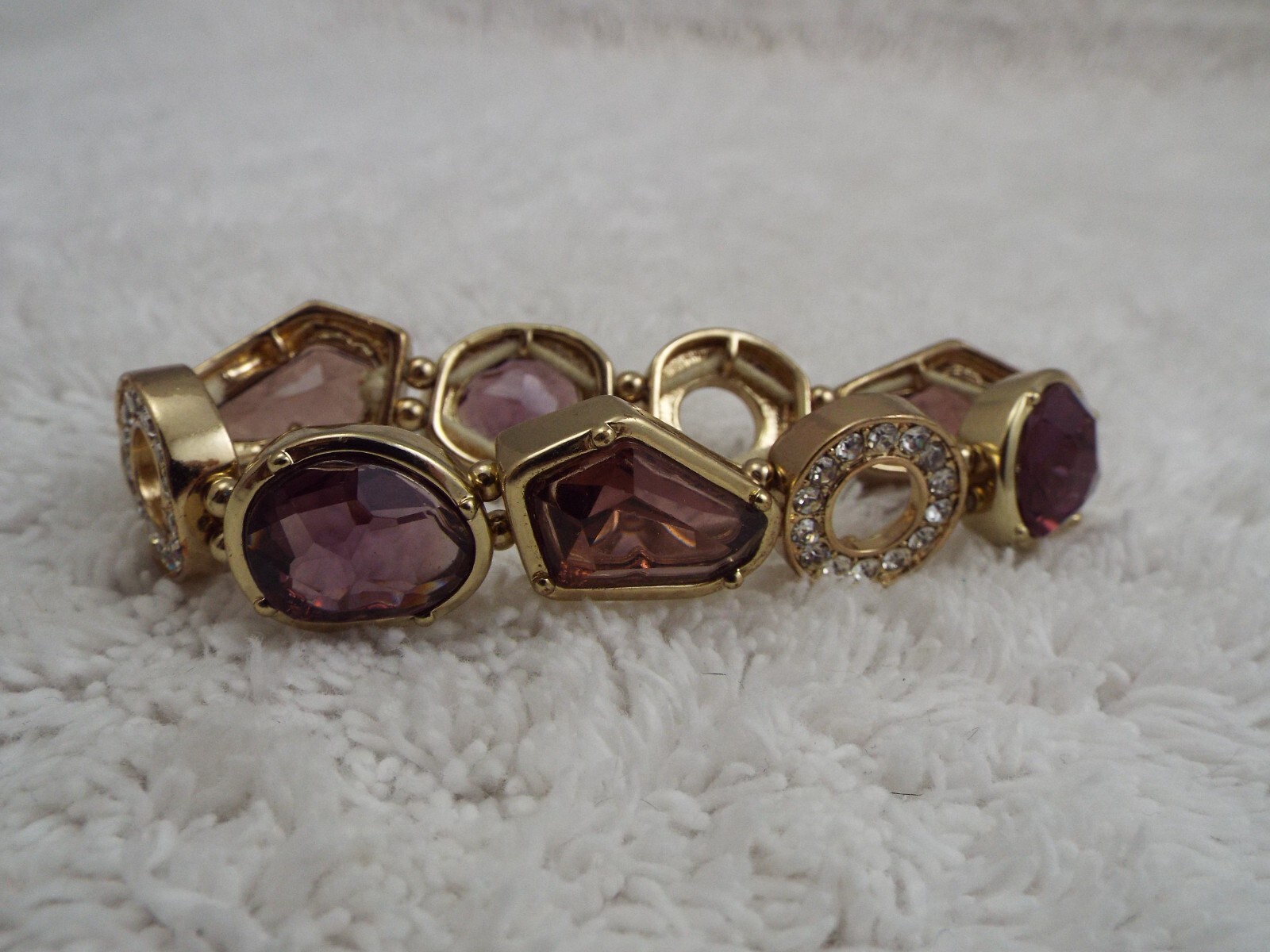 Goldtone Rhinestone Purple Acrylic Stretch Bracelet (A50)