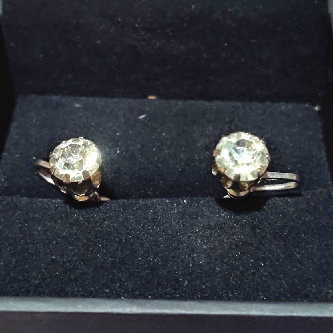 Silver Tone Metal Stud Earrings Screw Back Round Clear Crystal Prong Set,Clip On