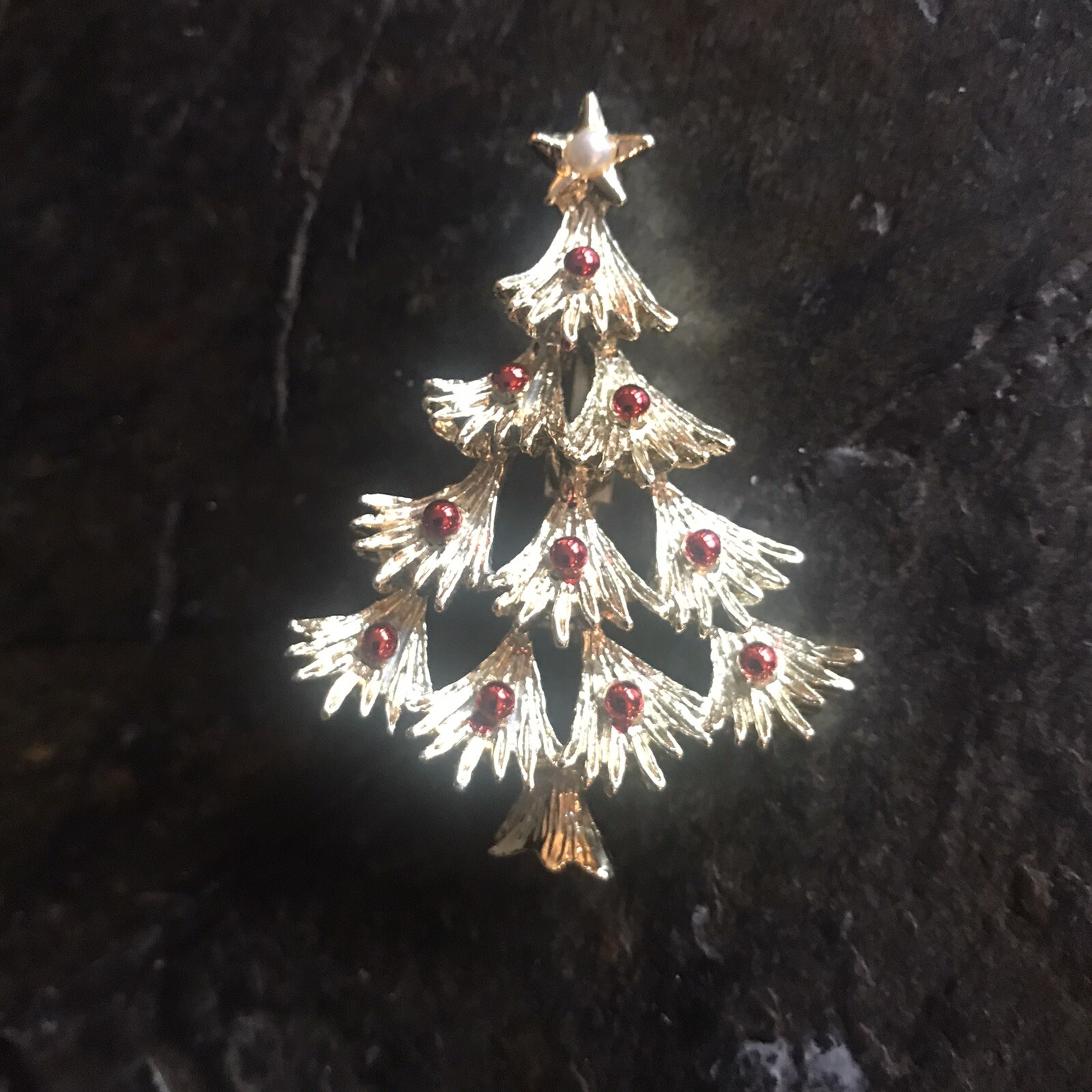 Vintage Gerry’s Red Ornament Christmas Tree Gold Tone Brooch Pin