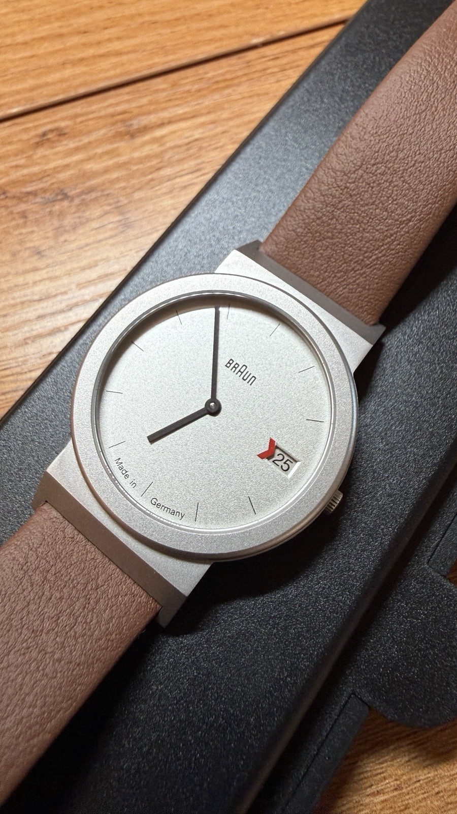 Braun AW 50 – Iconic German minimalism design.