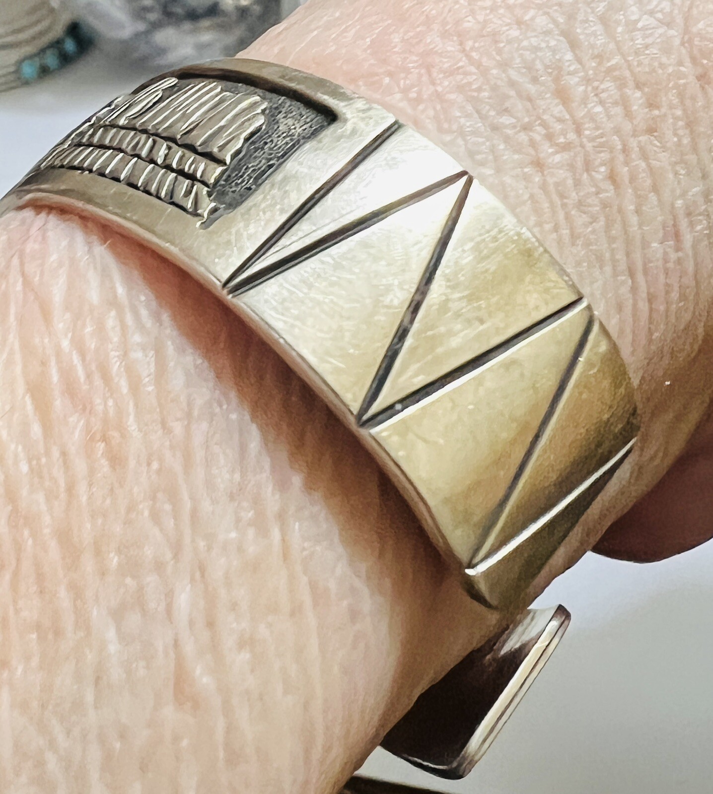 VTG BCT BECENTI STERLING SILVER NAVAJO OVERLAY STORYTELLER CUFF BRACELET 6.75”