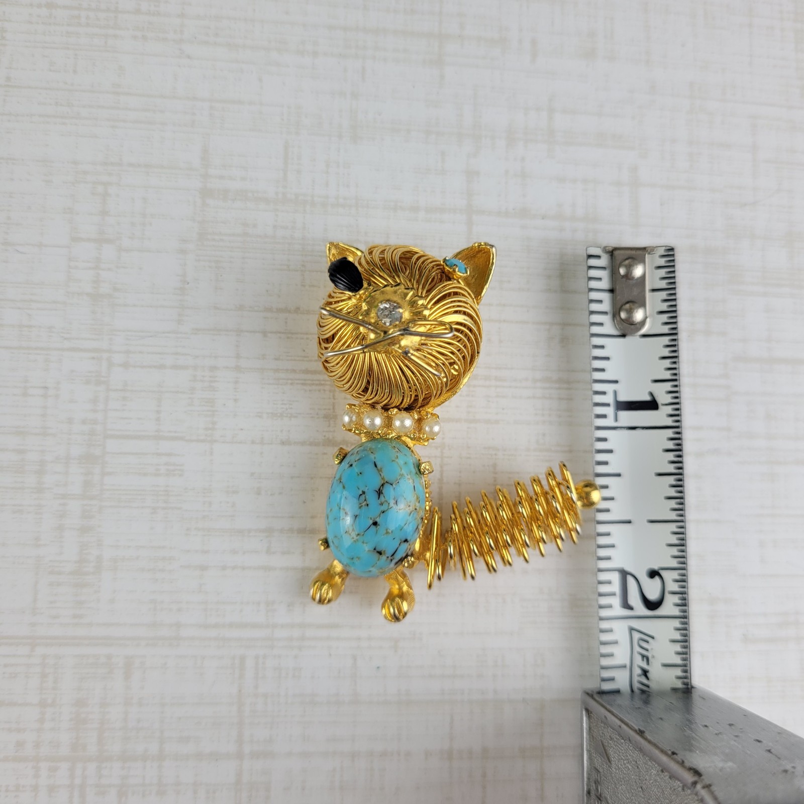 Gold Tone Cabochon Belly Crazy Cat Brooch Modern Reproduction