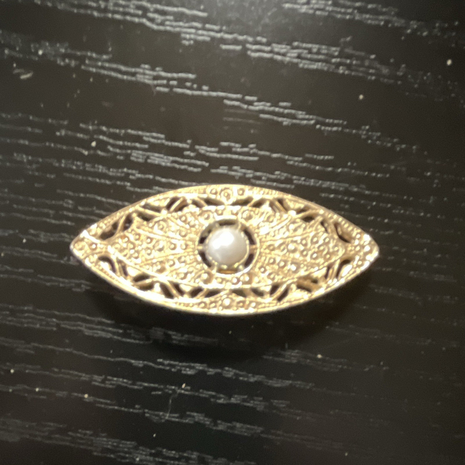 Gold Tone Metal Marquise Brooch Pin w/ Bezel-Set White Round Pearl, 1 Stone