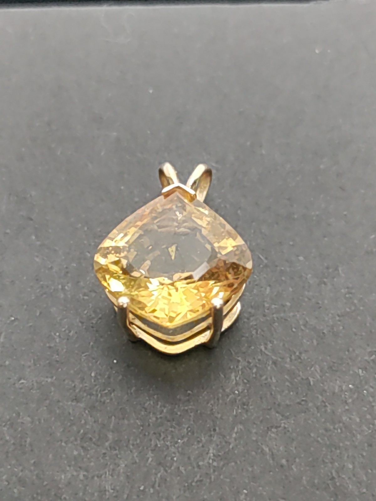 14 K Yellow Gold Citrine Pendant 2.68 Grams