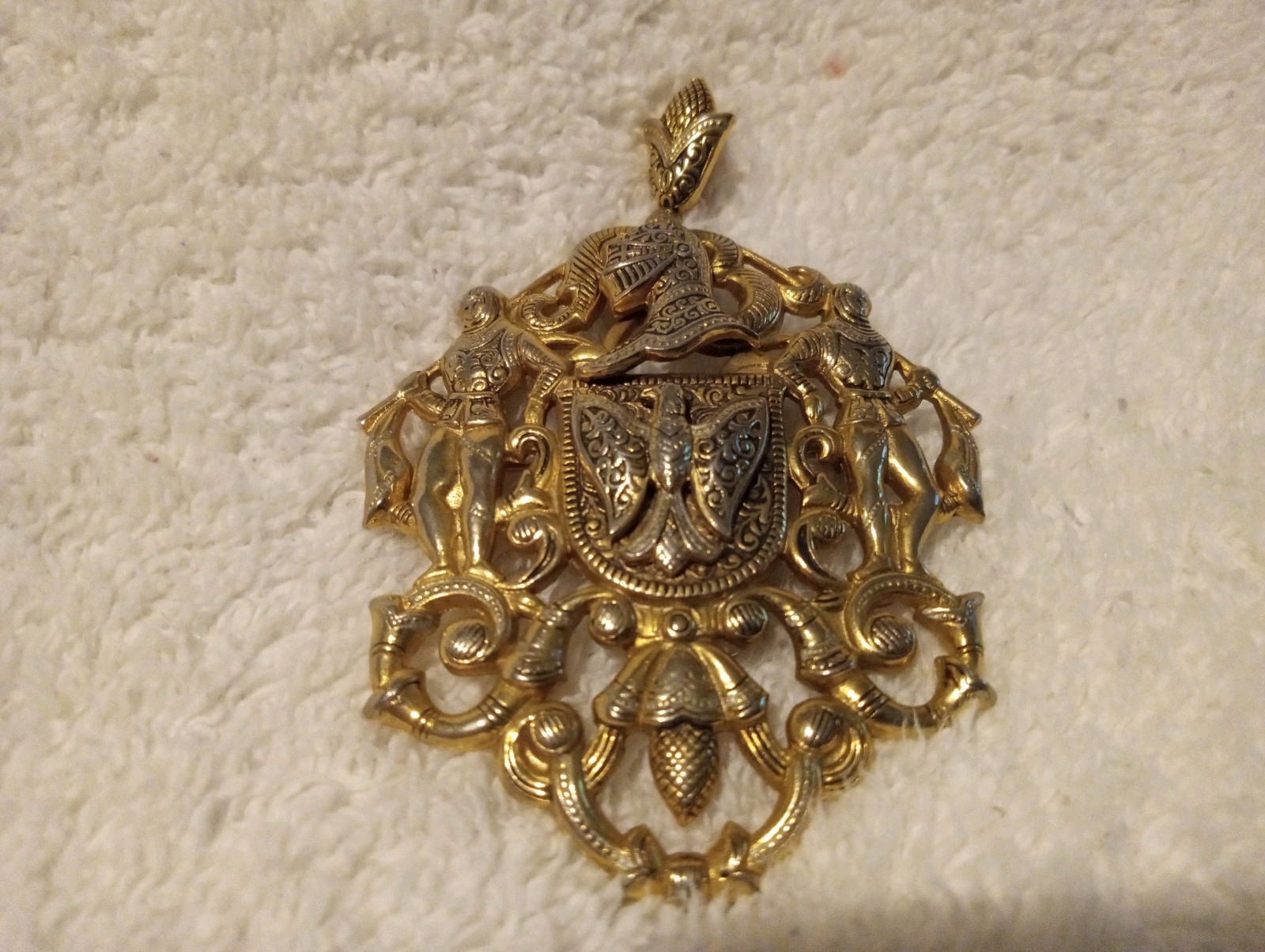 Vintage Gold Tone Coat Of Arms Brooch/ Pendant 3 In Unique!