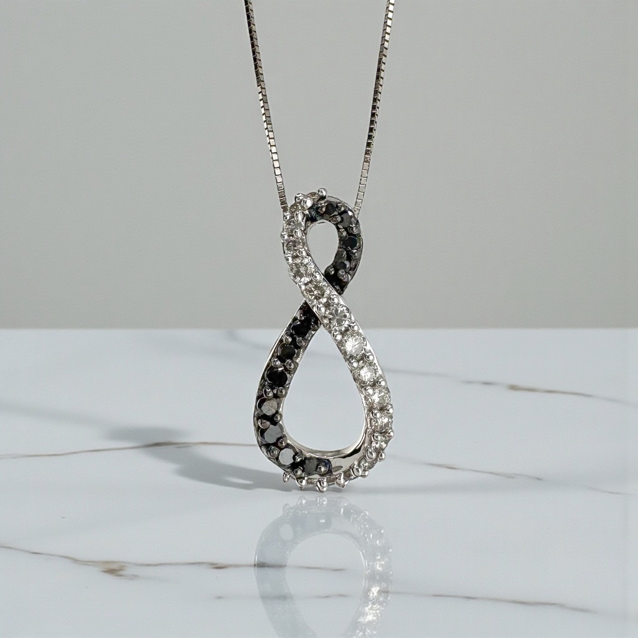Estate 10K White Gold Black & White Diamond Infinity Pendant Necklace 18″ 2.6g