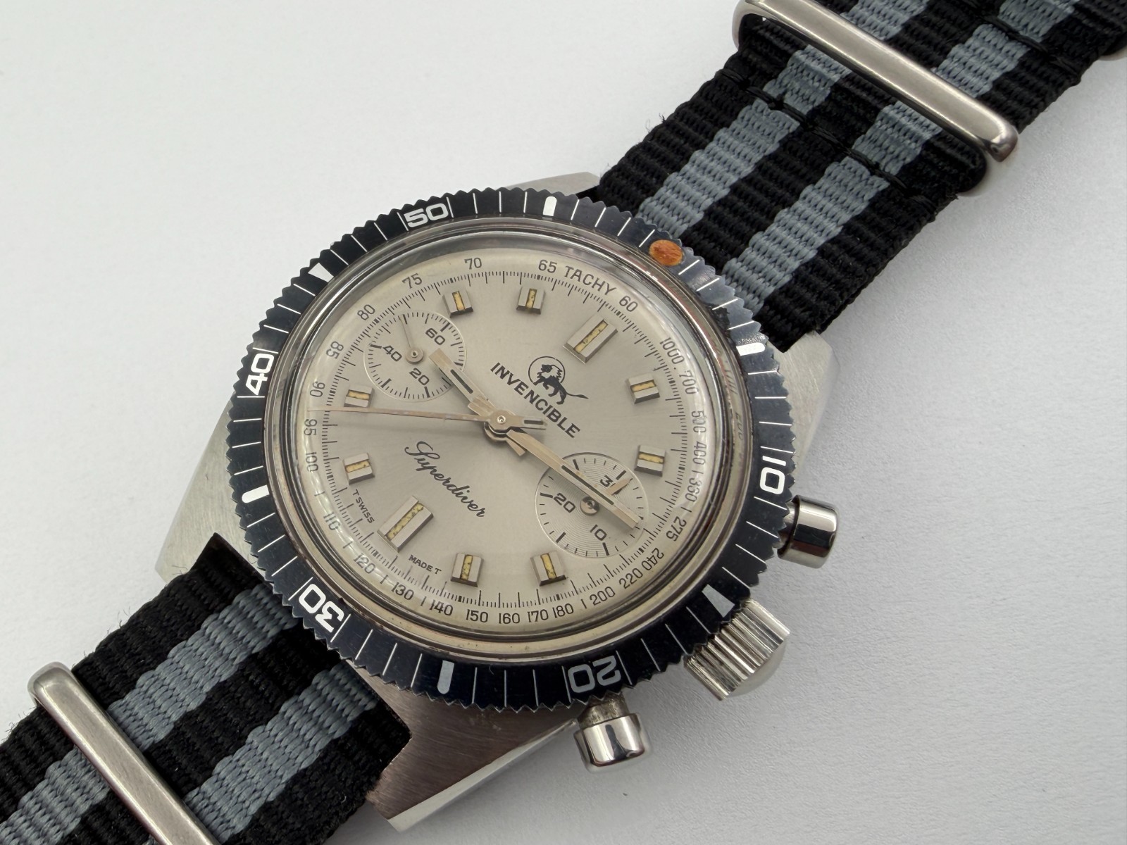 VTG INVENCIBLE 3850 SuperDiver Silver Chronograph Manual Wind Cal 7733 – 38 mm