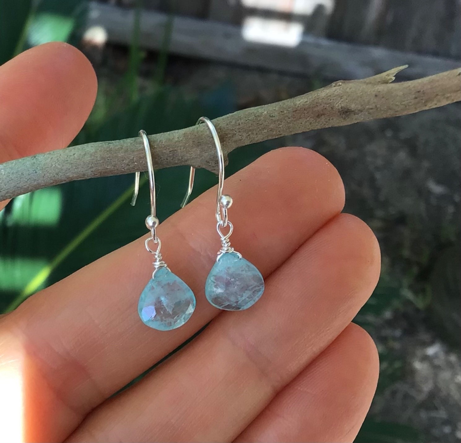 STERLING SILVER NATURAL BLUE AQUAMARINE SUNDANCE CHARM EARRINGS