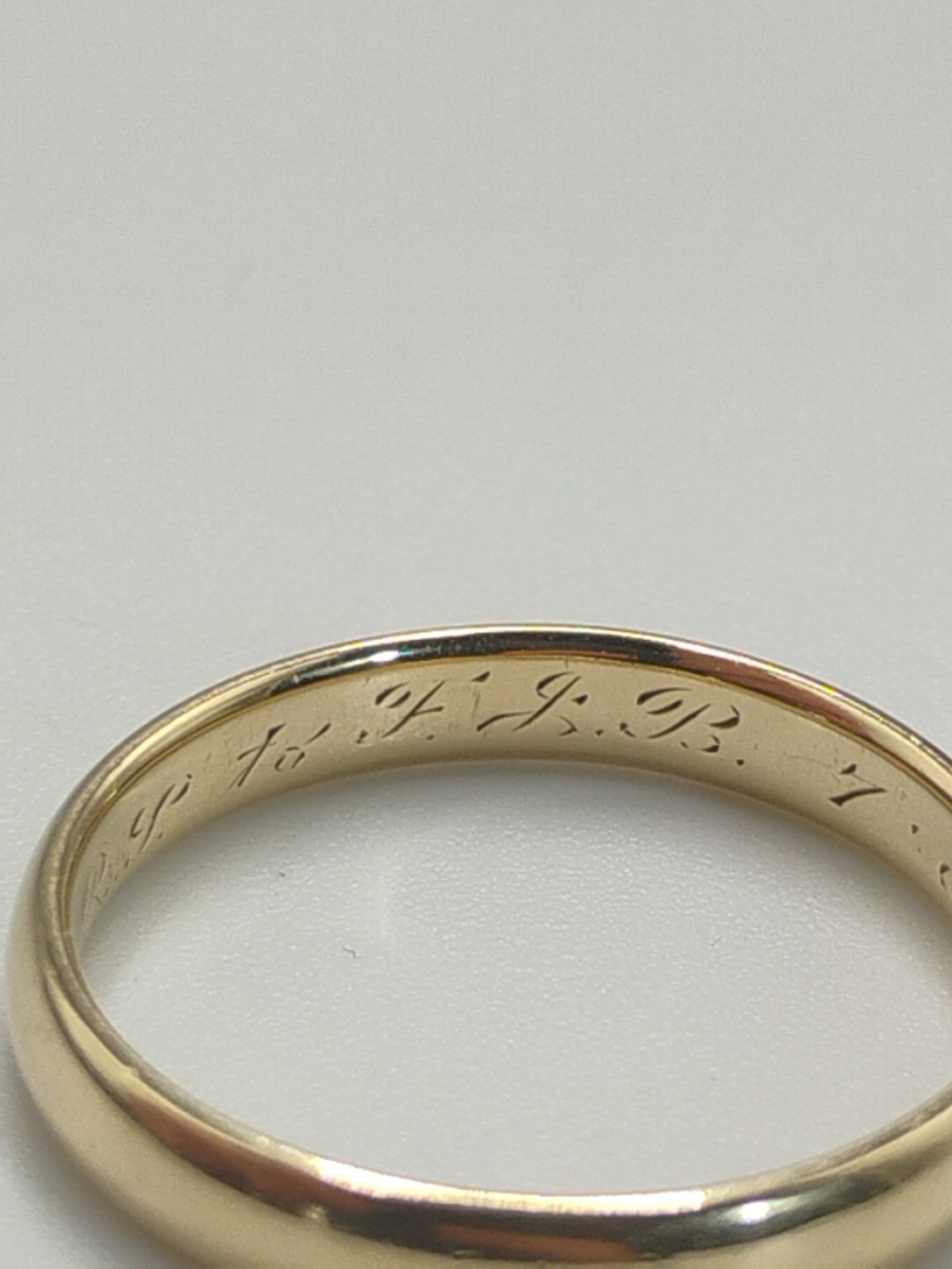 VTG 14K YELLOW GOLD ART CARVED MENS 5.8 MM WEDDING BAND RING 2.5 GRAMS SIZE 7