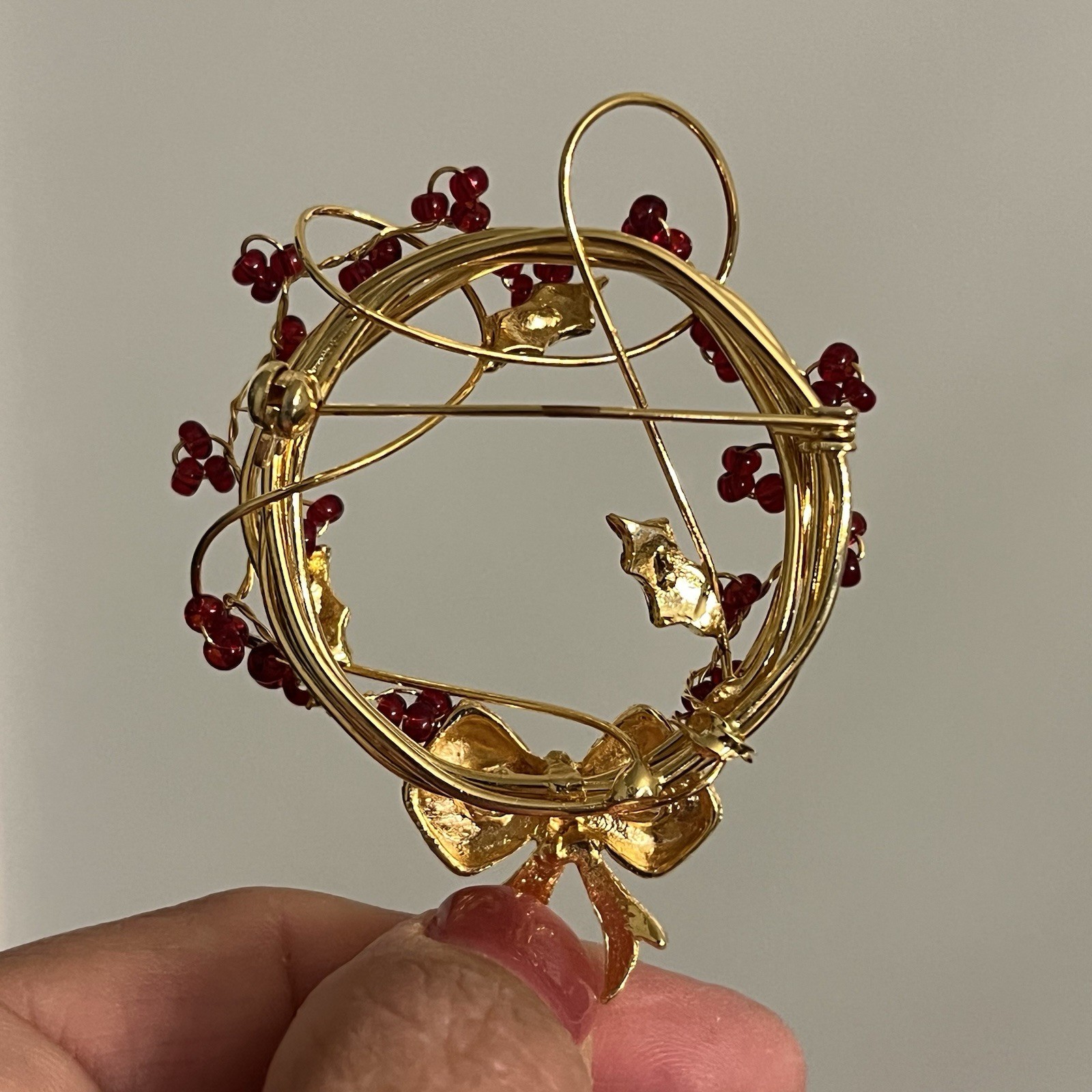 Christmas Holiday Wreath Ring Crystal Like Beaded Berries 2.5″