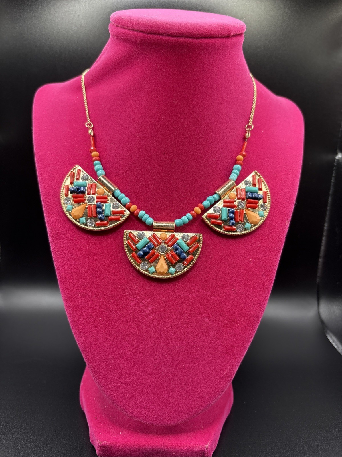 Gold Tone Turquoise, Red Blue, And Peach Beaded Necklace 17.5”