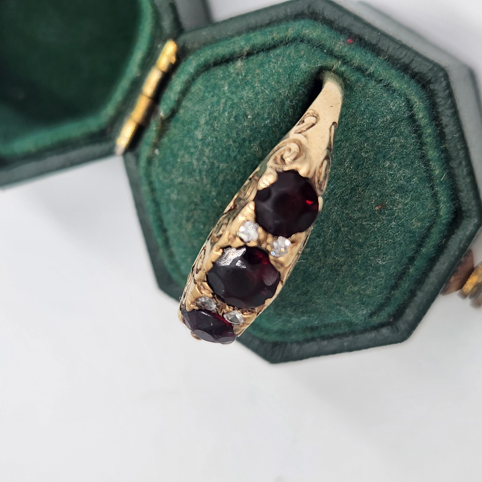 Vintage 9ct Yellow Gold 3 Stone Garnet Gypsy Ring, Size O 1/2 3 Grams