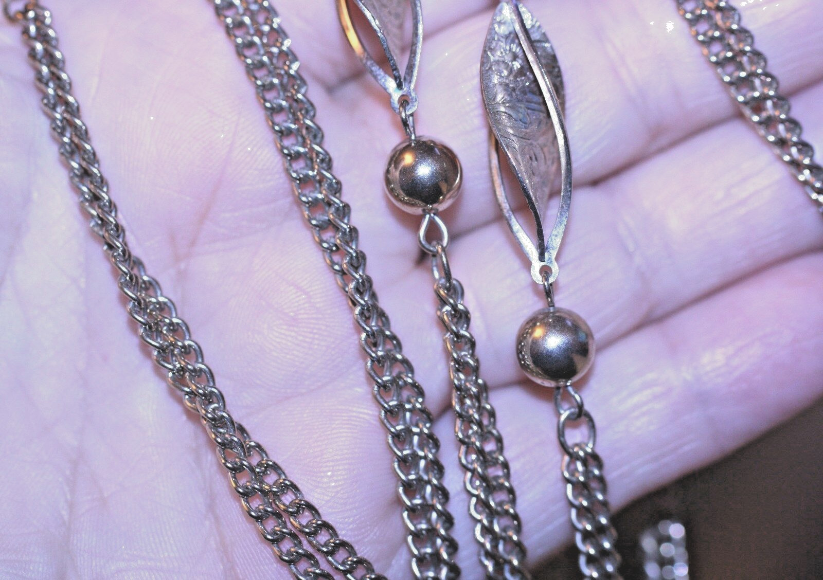 🍃 vintage GOLD PLATED 50 1/2″ LONG STRAND NECKLACE PERFECT LAYERING BEADS/LEAF