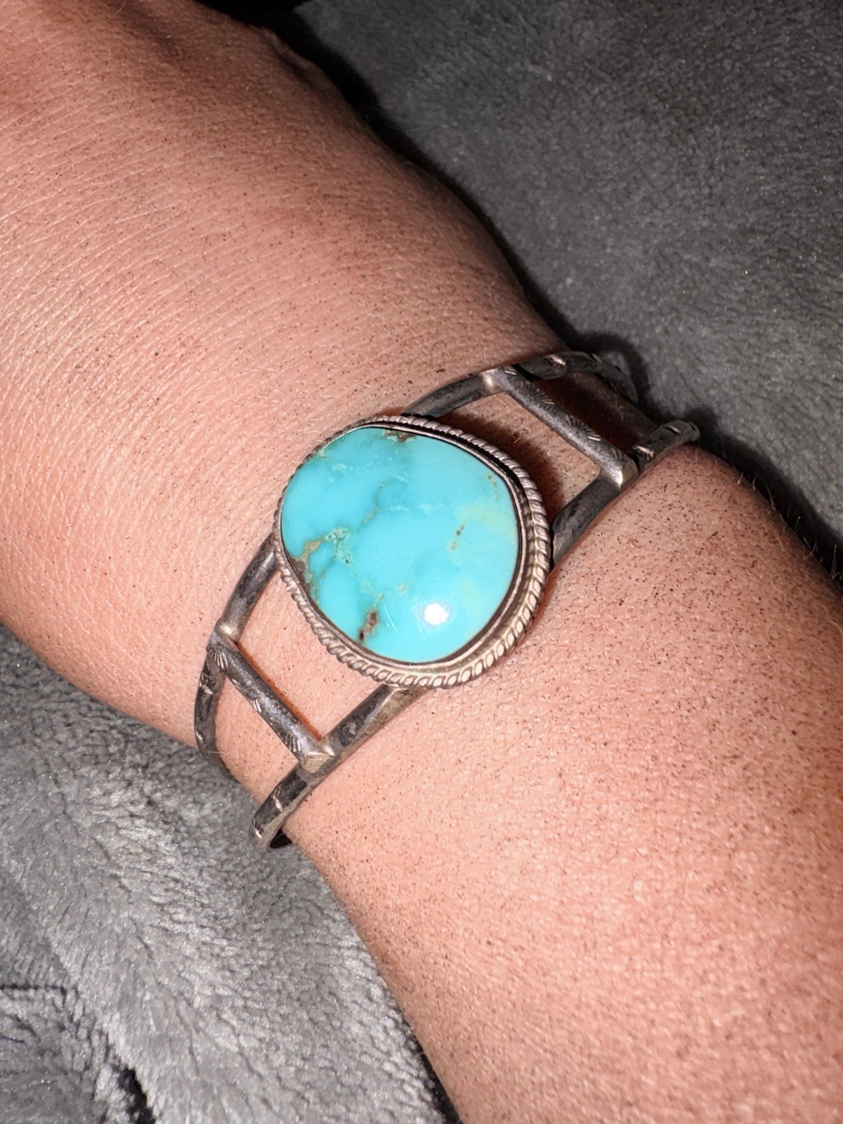 Vintage Indian Turquoise Pear Bezel-Set Silver Cuff Bracelet Unisex Ethnic