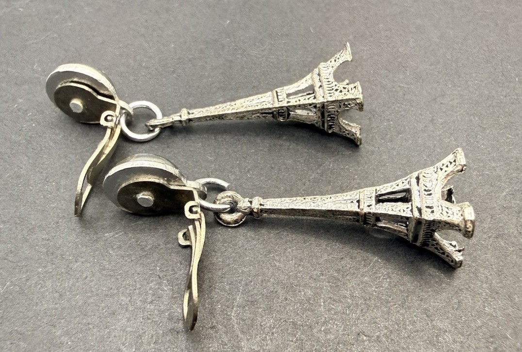 Vintage Eiffel Tower Dangle Clip Earrings Silver Tone Paris Travel Souvenir P4
