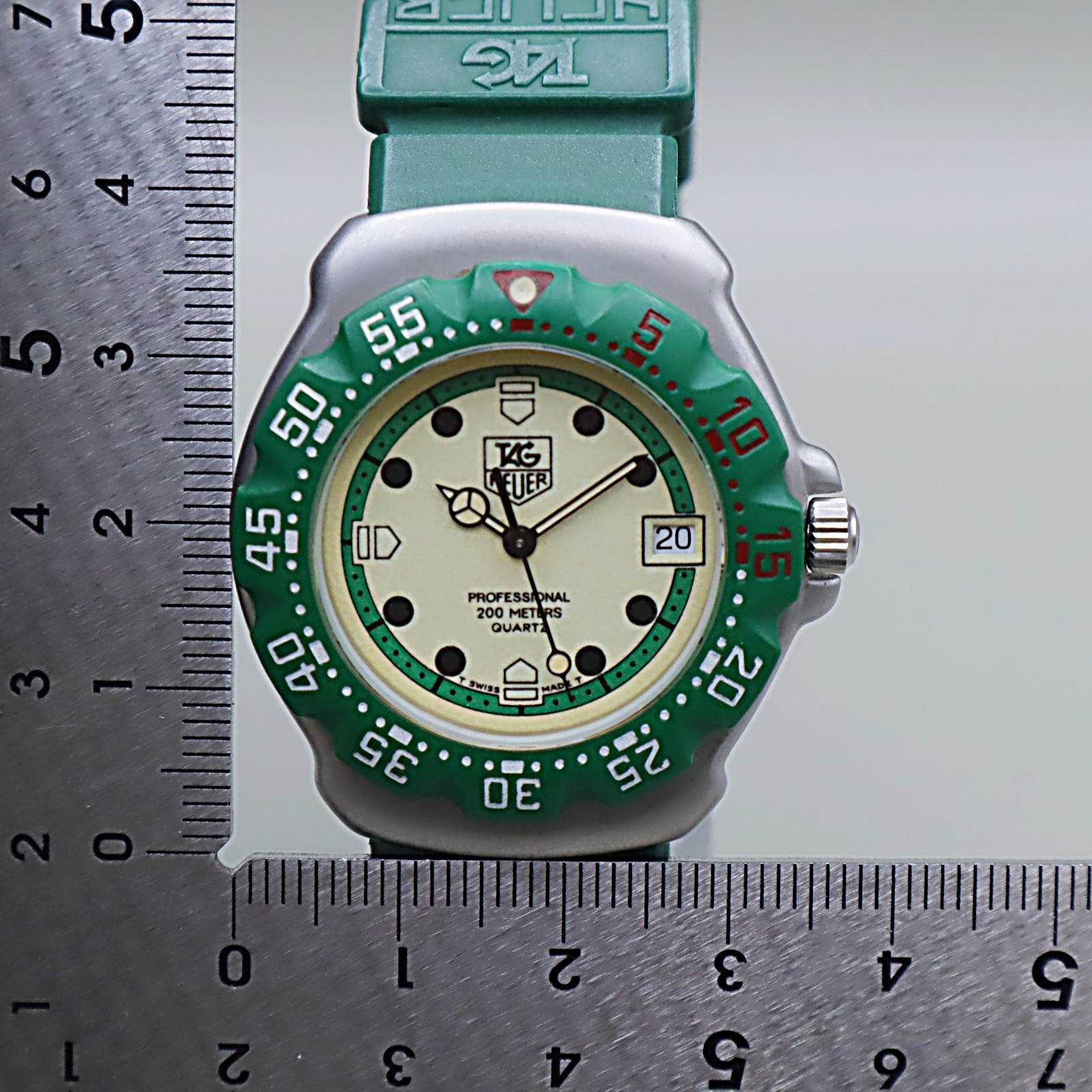 *MINT* TAG Heuer Formula 1 Professional 372.513 Green 35mm Mens Quartz Watch