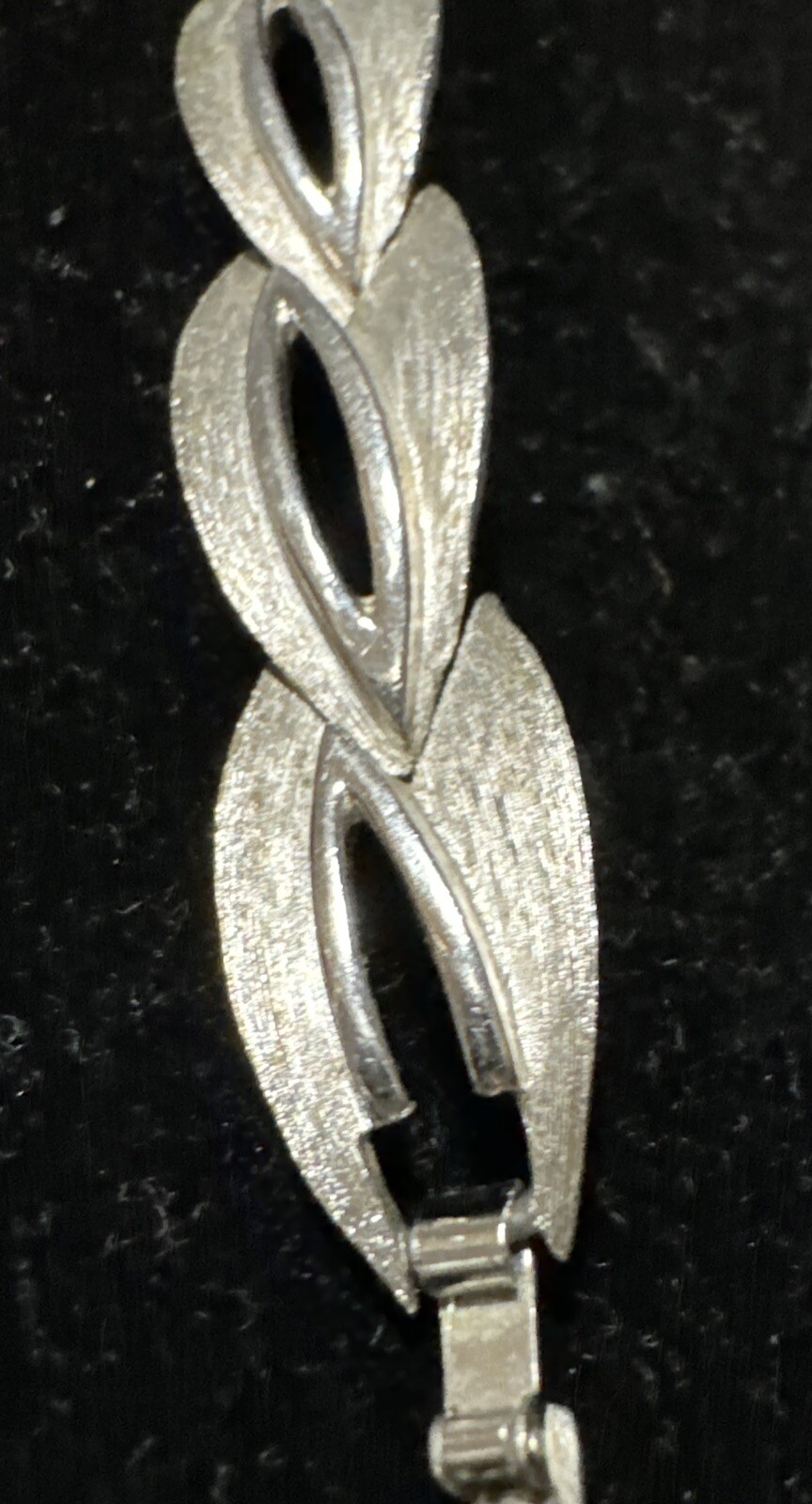 Vtg Crown Trifari Silver Brushed Leaf Link Bracelet Fishtail Textured Classic