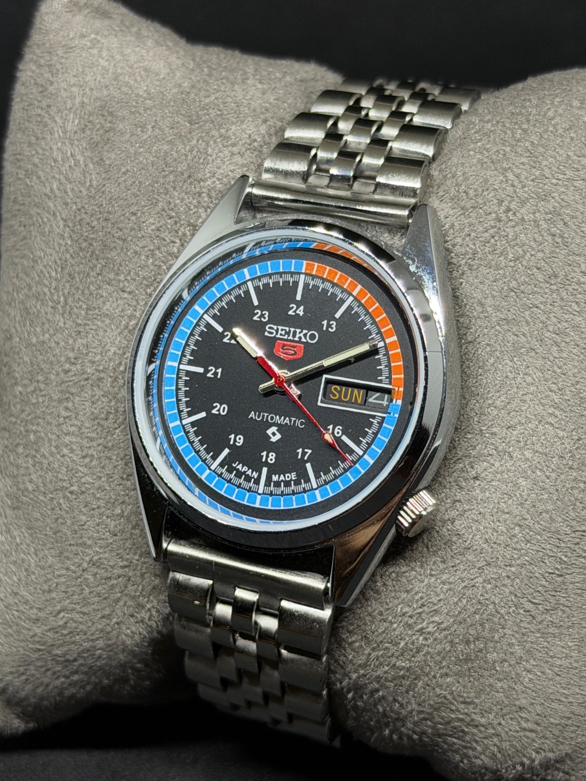 Vintage Seiko 5 Automatic Day/Date Japanese Men’s Wrist Watch