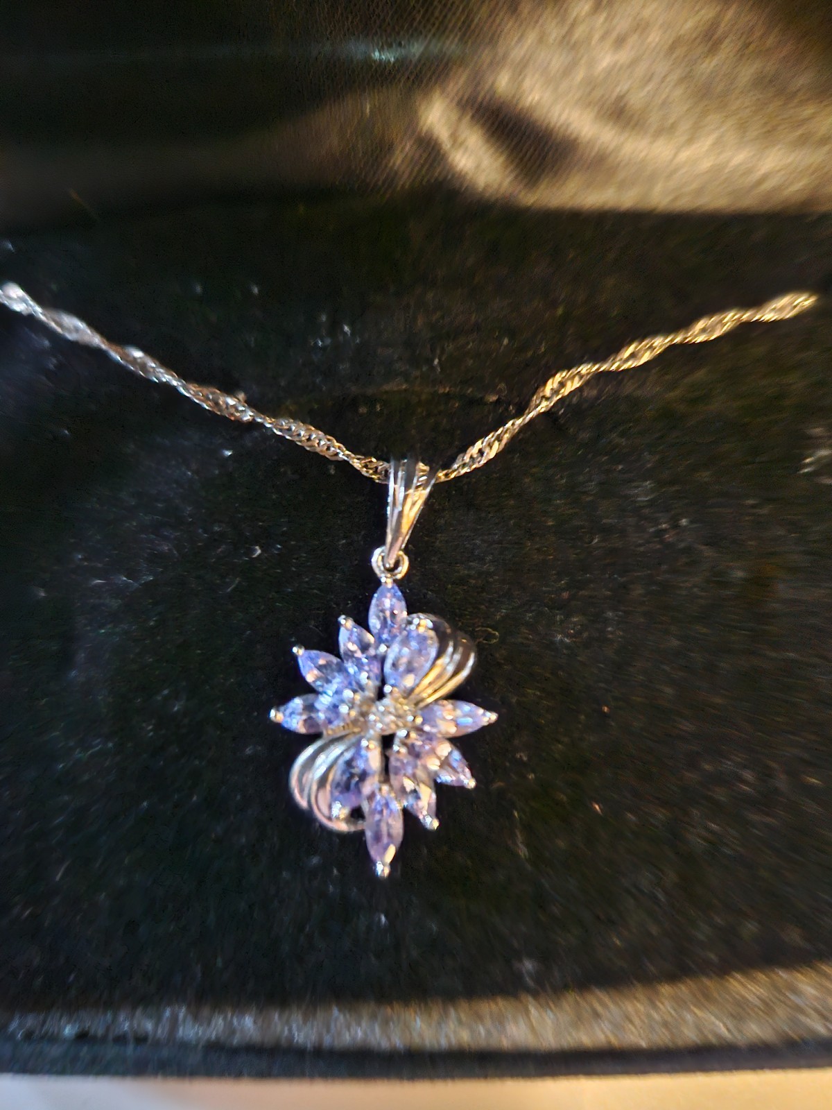 .925 marked Sterling Silver Cluster Pendant Necklace
