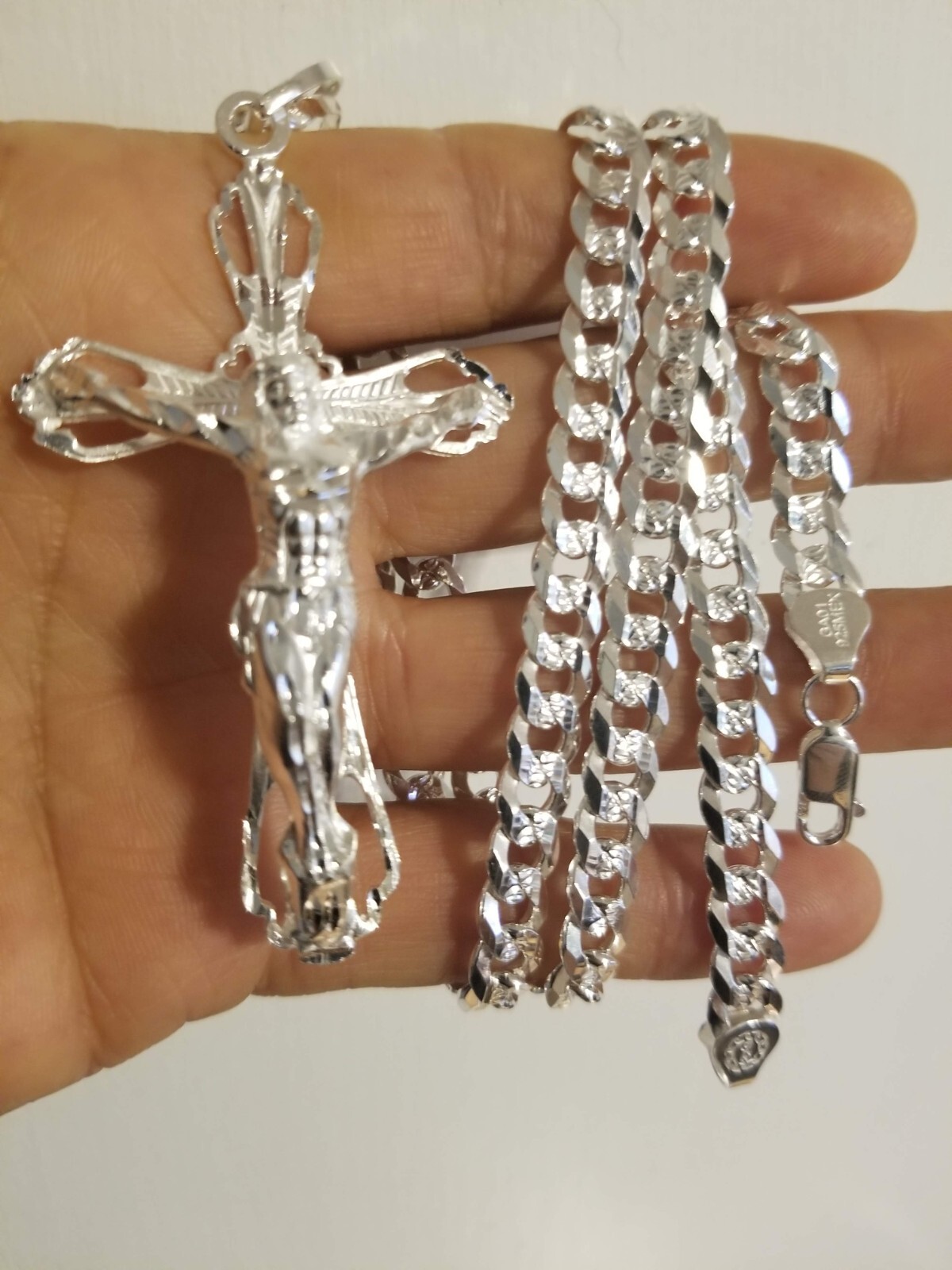 Cadena y Crucifijo Plata 925mx 53 gramos de peso 24″ de larga 7.3mm anchor.