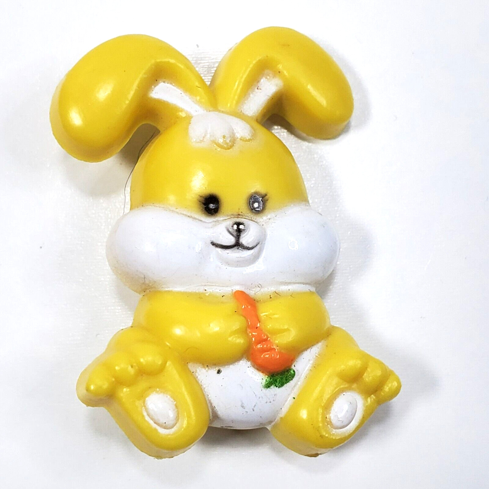 Vtg Plastic Resin Yellow Bunny Rabbit Holding Carrot Easter Spring Brooch Pin