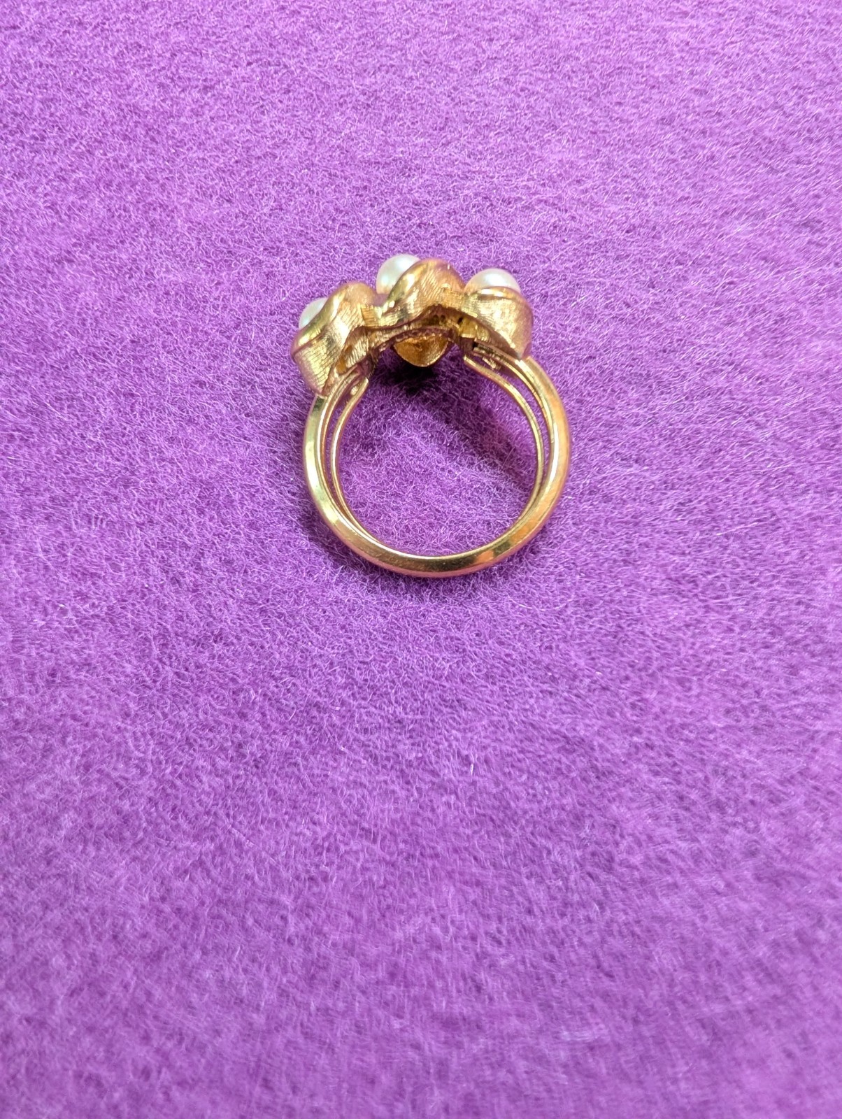AVON 1972 Vintage Triple Twist Gold Tone Faux Pearl Cocktail Ring Adj #408 Small