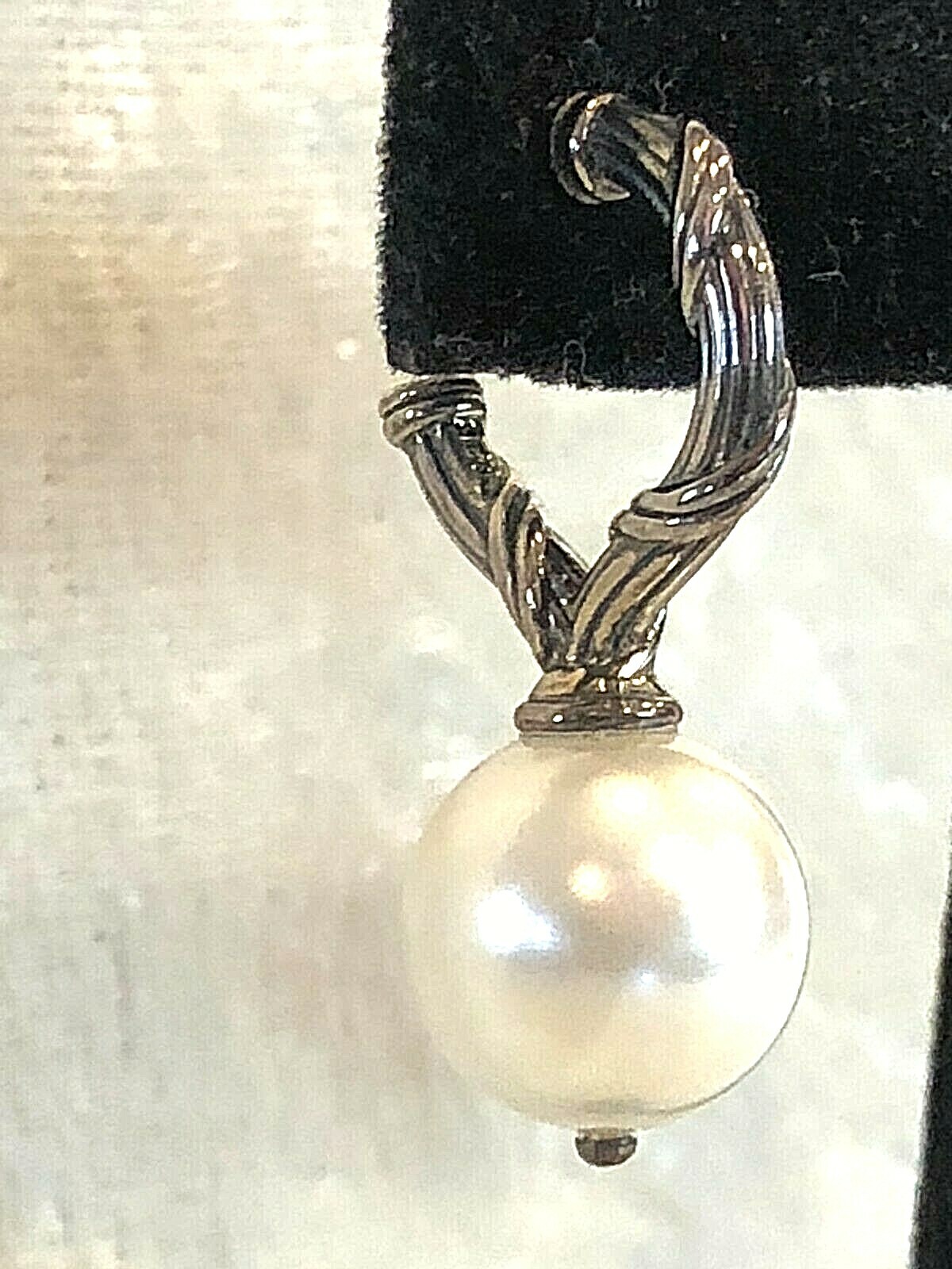 PETER THOMAS ROTH STERLING & SIMULATED WHITE PEARL EARRINGS (M1552-1120)