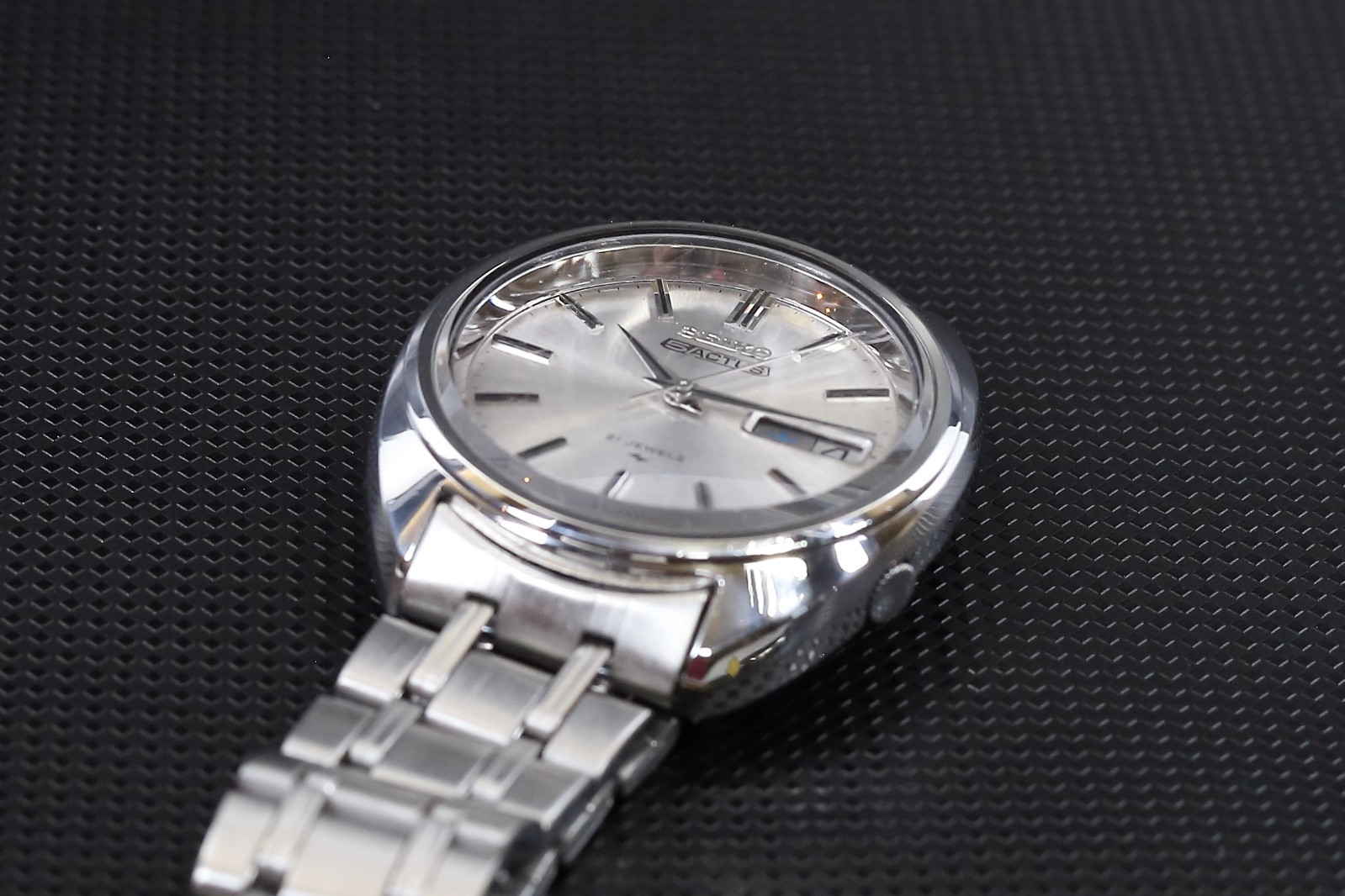 Vintage Seiko 5 Actus 7019-7070 Auto 21J Silver Sunburst Day-Date JDM